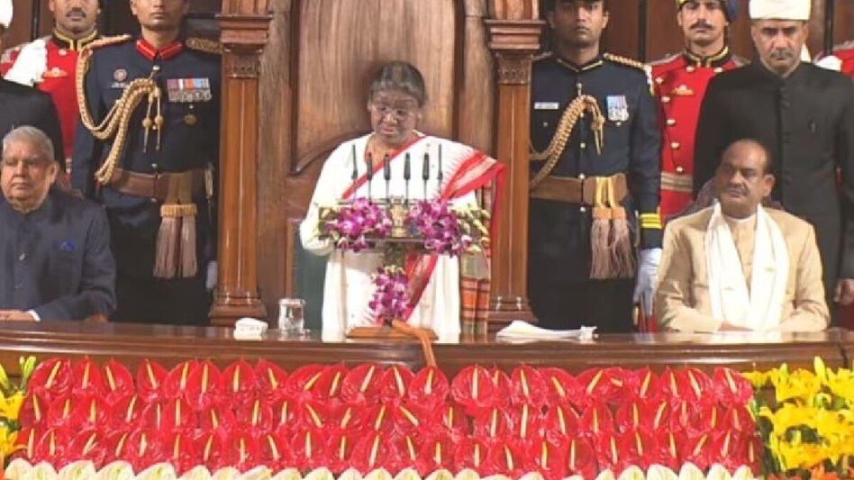 રાષ્ટ્રપતિ મુર્મુએ સંસદમાં કહ્યું, સરકાર રાષ્ટ્ર નિર્માણની ફરજ નિભાવવા માટે ખંતપૂર્વક કામ કરી રહી gujarattak