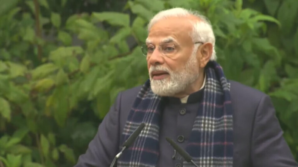‘હું સૌથી પહેલા તમને સેલ્યૂટ કરું છું’ PM મોદીએ NCC-NSSના યુવાઓ સાથે જુઓ શું કરી વાતચિત- Video gujarattak