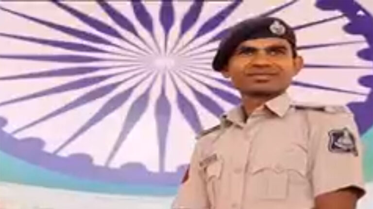 જાસુસીની જંજાળ! પોલીસ કર્મચારીઓ જ બુટલેગરોને લોકેશન વેચતા, છોટાઉદેપુરમાં અધિકારીને ઢાળી દેવાની હતી તૈયારી gujarattak