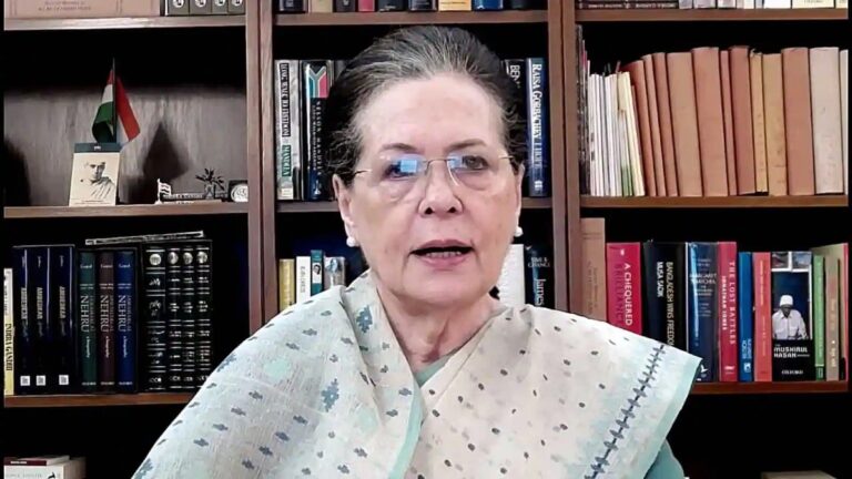 BREAKING: કોંગ્રેસના પૂર્વ અધ્યક્ષ Sonia Gandhiને હોસ્પિટલમાં એડમિટ, Rahul Gandhi સાંજે મળવા પહોંચશે gujarattak