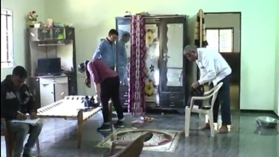 ગુજરાતમાં અક્ષય કુમારની સ્પેશ્યલ 26ની જેમ નકલી IT રેડ, લૂંટી ગયા તગડી રકમ જાણો કેવી રીતે gujarattak