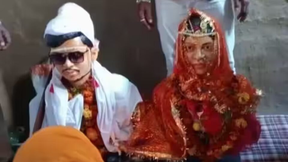 પ્રેમ સંબંધનો ગજબ કિસ્સો! આપઘાત કરનારા પ્રેમી-પંખીડાના પરિવારે પ્રતિમા બનાવી લગ્ન કરાવ્યા gujarattak