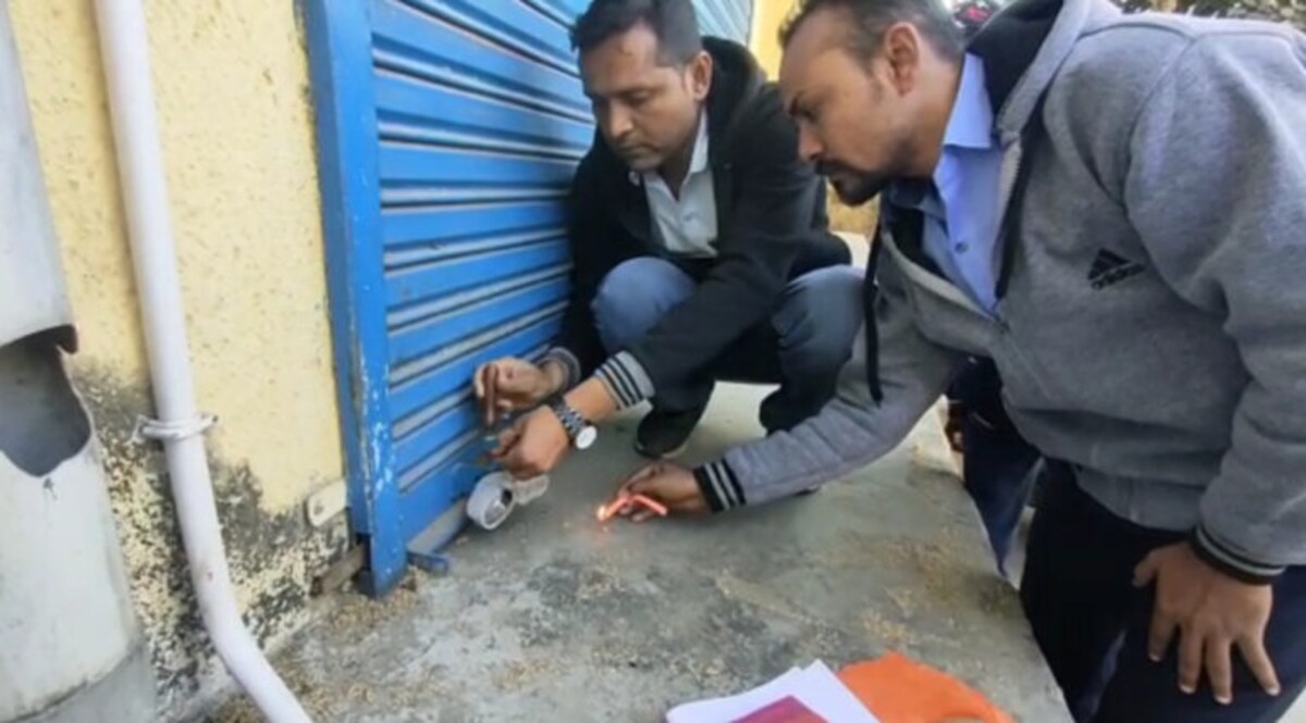 તબેલે તાળા મારવાની મથામણઃ બાલાસિનોરમાં MGVCLએ કનેક્શન કાપી લેતા, નગરપાલિકા ટેક્ષ વસુલવા નીકળી gujarattak