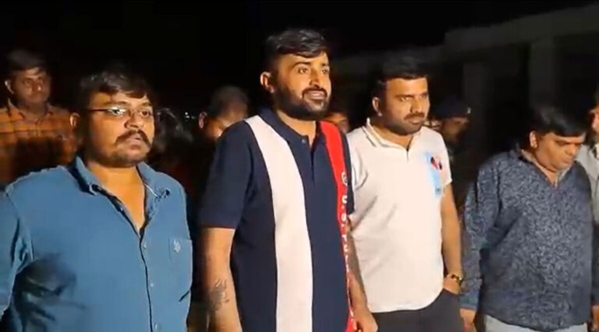 VIDEO: 2 મહિનાના જેલવાસ બાદ દેવાયત ખવડે બહાર આવીને કર્યો મુશાયરો gujarattak