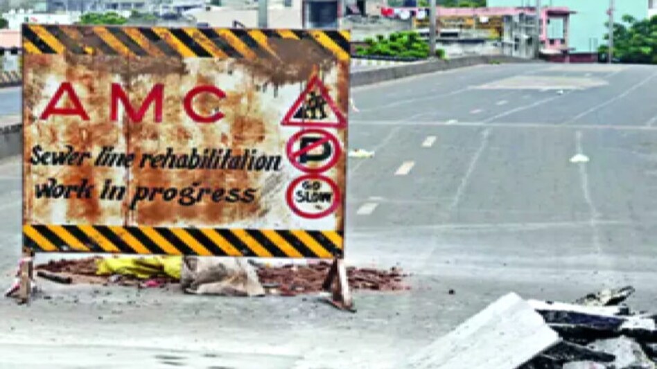 મોરબી જેવી બેદરકારી અમદાવાદના આ બ્રિજ સાથે પણ, સર્ટીમાં ગેરંટી કે જુમલો? gujarattak