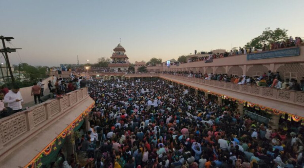 નડિયાદના સંતરામ મંદિરમાં મહા સુદ પૂનમે થઈ 1500 કિલો સાકર વર્ષા, 192 વર્ષ જૂની પરંપરા પાછળ આવું છે કારણ gujarattak