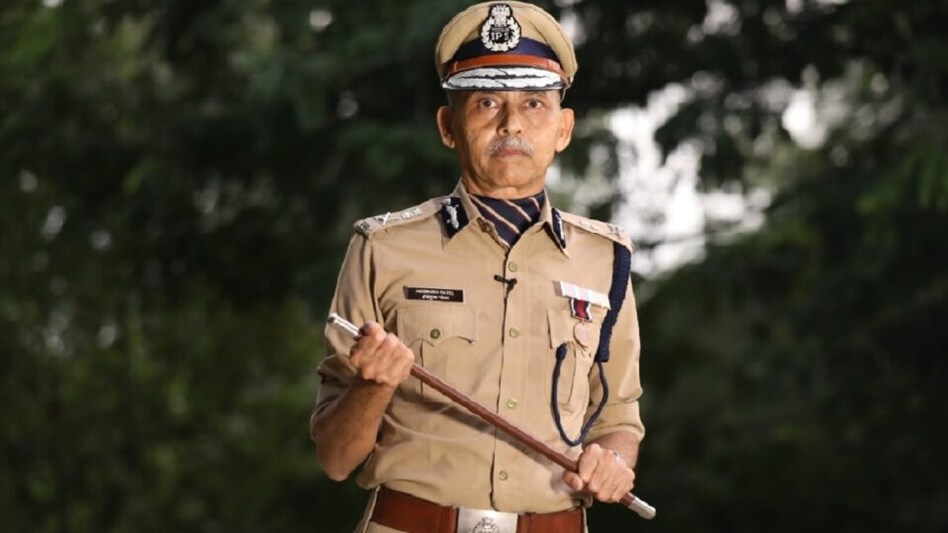 જુનિયર ક્લાર્કના પેપરલીક કાંડ બાદ IPS હસમુખ પટેલને સોંપાઈ પંચાયત સેવા પસંદગી મંડળની જવાબદારી gujarattak