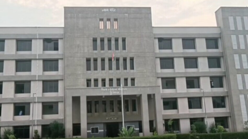 મહીસાગરમાં કોર્ટે 10 દિ’માં પોક્સોના ત્રીજીવાર કડક સજા ફટકારીઃ આજીવન કેદની સજા કરી gujarattak