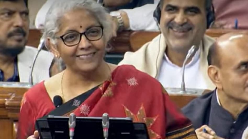 ભાષણ દરમિયાન નાણામંત્રીની જીભ લપસી, ઓલ્ડ વ્હીકલ પોલિસીના બદલે જાણો શું બોલી ગયા gujarattak