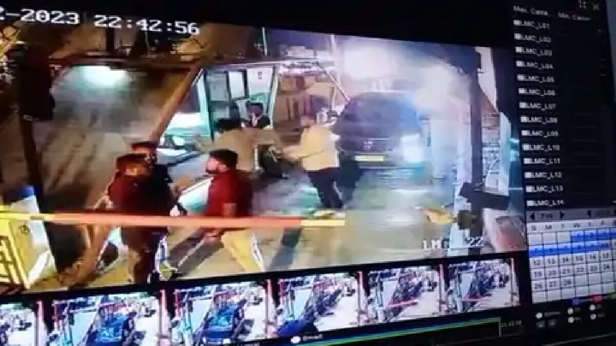 ટોલટેકસ ન ભરવા મામલે ભાજપના નેતાએ કરી દબંગગીરી, નોંધાઈ પોલીસ ફરિયાદ gujarattak