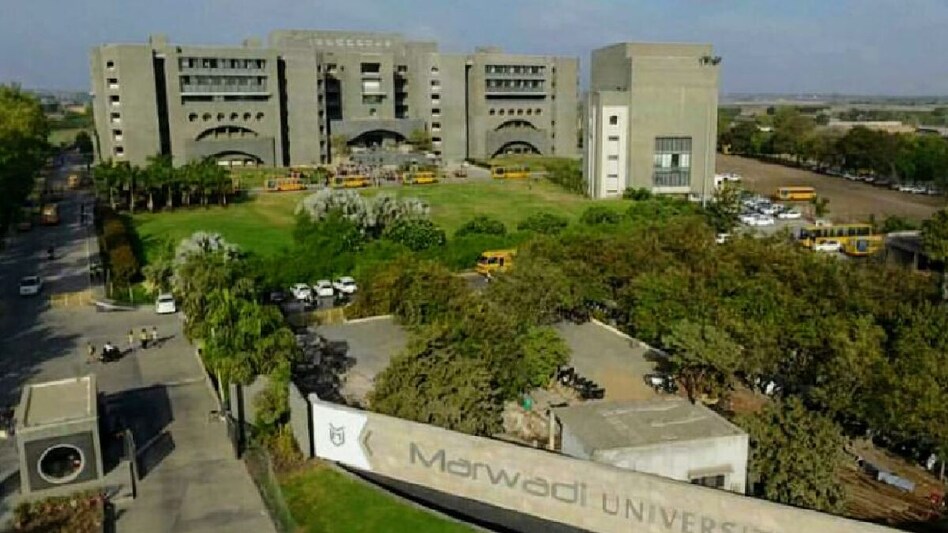 રાજકોટની મારવાડી યુનિવર્સિટી ફરી આવી વિવાદમાં, જ્ઞાતિ મુદ્દે ટીપ્પણી થતાં નોંધાઈ ફરિયાદ gujarattak