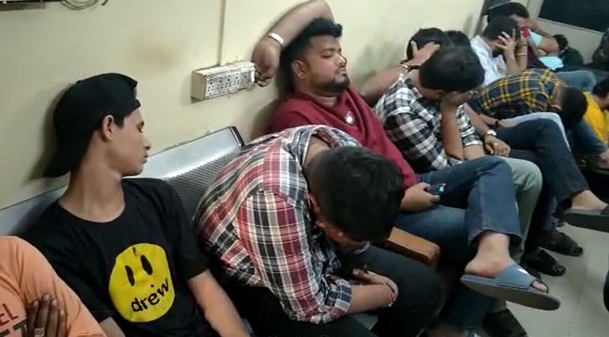 લગ્નમાં નબીરાઓ જુગાર રમી કરી રહ્યા હતા મજા, પોલીસે પાડ્યો રંગમાં ભંગ gujarattak