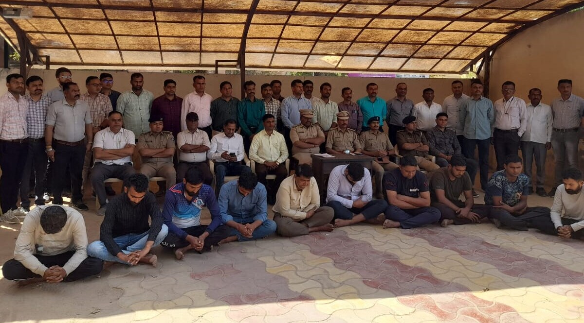 આર્યન મોદી મર્ડર કેસમાં મોદી સમાજના વિરોધ બાદ આરોપીઓ પોલીસના સંકજામાં, જાણો ક્યાં થયા હતા ફરાર ? gujarattak