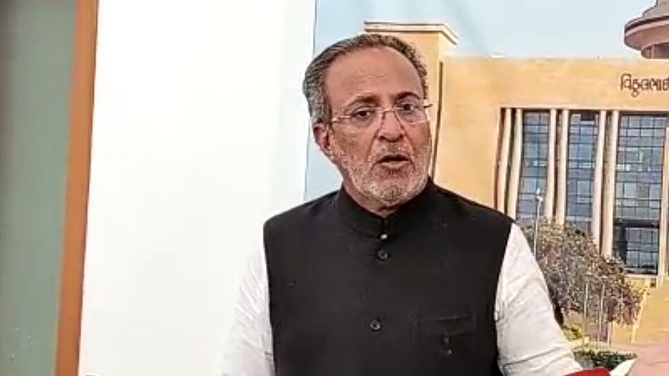 અર્જુન મોઢવાડિયાના સરકાર પર પ્રહાર કહ્યું, સરકાર ફુટેલી છે એના કારણે પેપરો ફુટે છે, આજે મૂકવામાં આવેલ બિલ પણ ભૂલભરેલું gujarattak