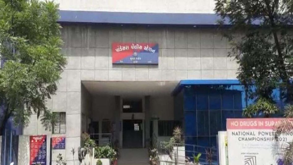 સુરતમાં પતિ સાથે ઝગડો થતાં પરણીતાએ બે પુત્રીઓ સાથે ઝેરના પારખાં કર્યા, પુત્રીઓની હાલત ગંભીર gujarattak