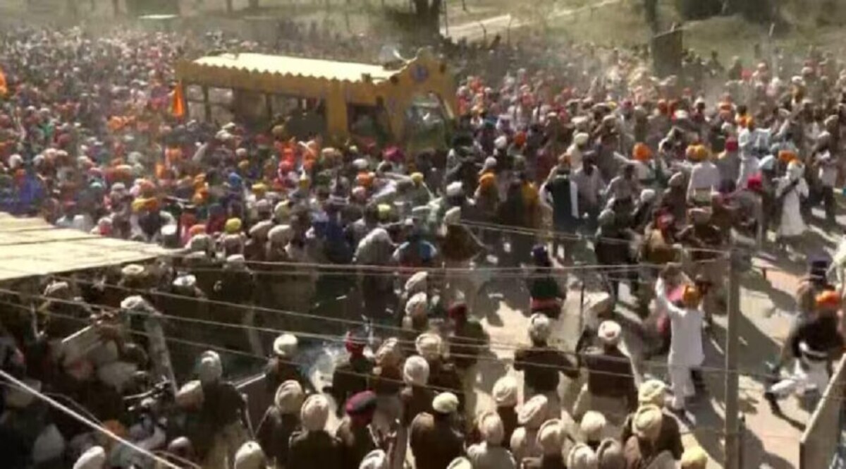 તલવારો અને બંદૂકો લઈને ટોળાએ પોલીસ સ્ટેશનને ઘેરી લીધુંઃ આ નેતાના સમર્થકો દ્વારા બબાલ gujarattak