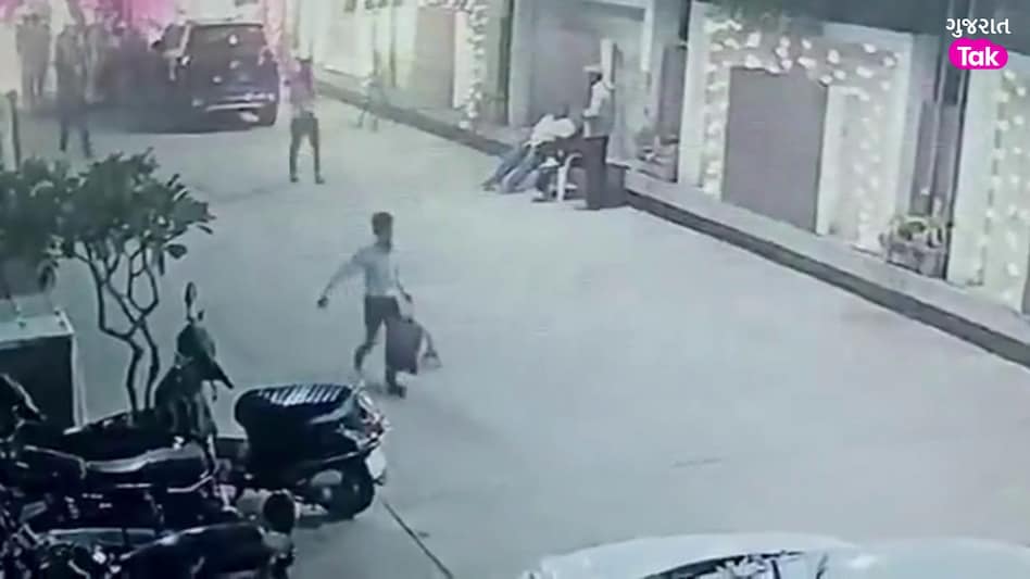 વડોદરામાં લગ્નમાં વર-વધુને મળેલા ગિફ્ટ્સની ચોરી, CCTVમાં 12 વર્ષનો ટેણિયો સામાન લઈને જતા દેખાયો gujarattak