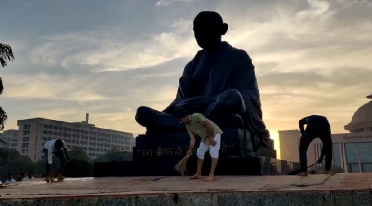 બજેટ સત્ર પહેલા શંકર ચૌધરી જાતે વિધાનસભા પરિસરમાં સફાઈ કરતા જોવા મળ્યા, સામે આવ્યો વીડિયો gujarattak
