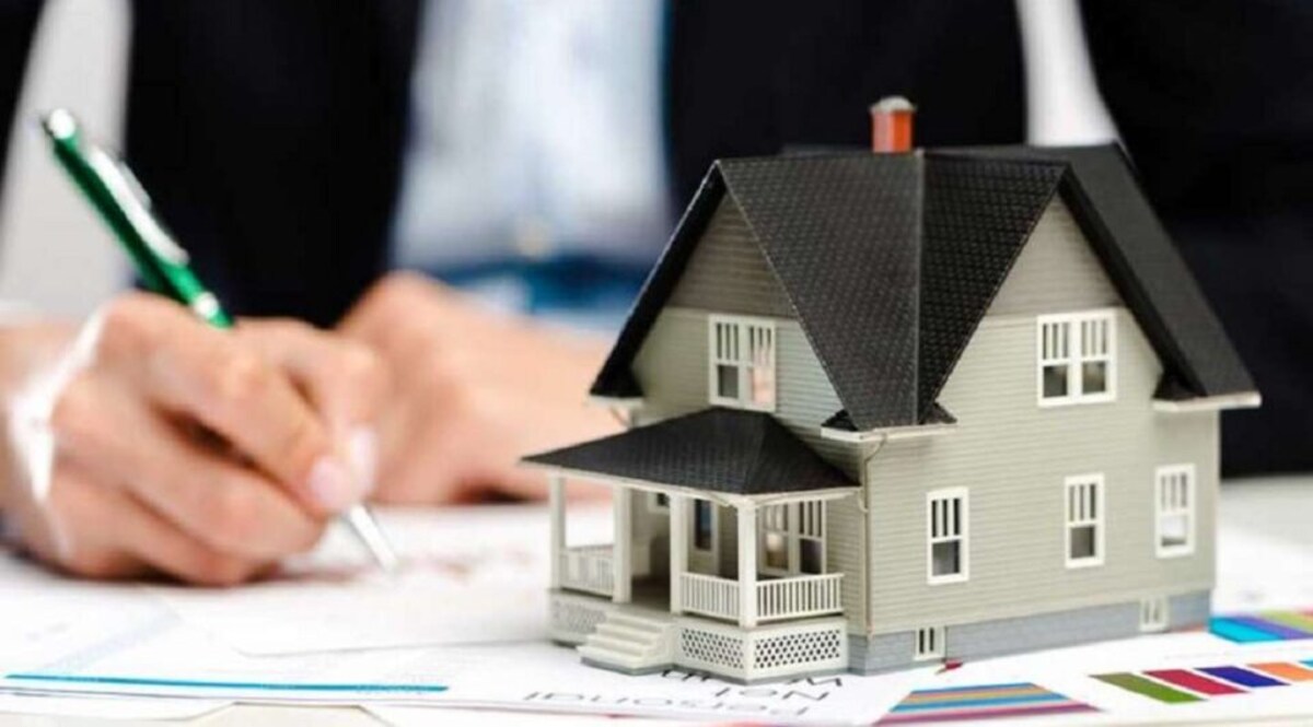 UK ગયેલા દીકરા માતાના અંતિમ સંસ્કારમાં પણ ન આવ્યા, પિતાએ સંપત્તિ દાન કરી દેતા હવે HCમાં અરજી કરી gujarattak