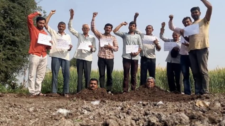 ડબલ આવકની વાત છોડો પાકના પૂરતા ભાવ પણ નથી મળતા, ધોરાજીમાં ખેડૂતોએ ખેતરમાં ‘સમાધિ’ લીધી gujarattak