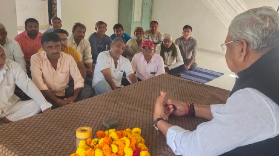 કમોસમી વરસાદથી થયેલા નુકસાન મામલે મંત્રી ભીખુસિંહ પરમારે કરી ખેડૂતો સાથે મુલાકાત gujarattak