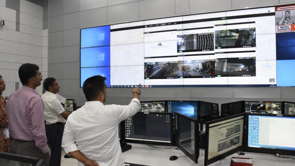 જેલમાં પોલીસના દરોડા: સાબરમતીમાં ગાંજો તો સુરતમાં ચરસ મળ્યું, હર્ષ સંઘવીએ લાઈવ જોઈ આખી રેડ gujarattak