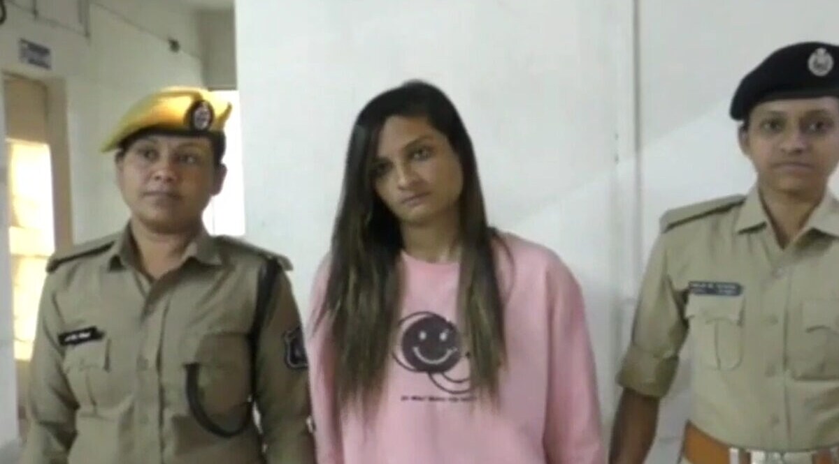 Surat: લેડી ડોન બનવાના અભરખા સાથે ભાવલી સડકો ઉપર મચાવતી હતી આતંક, પોલીસે કર્યા આવા હાલ gujarattak