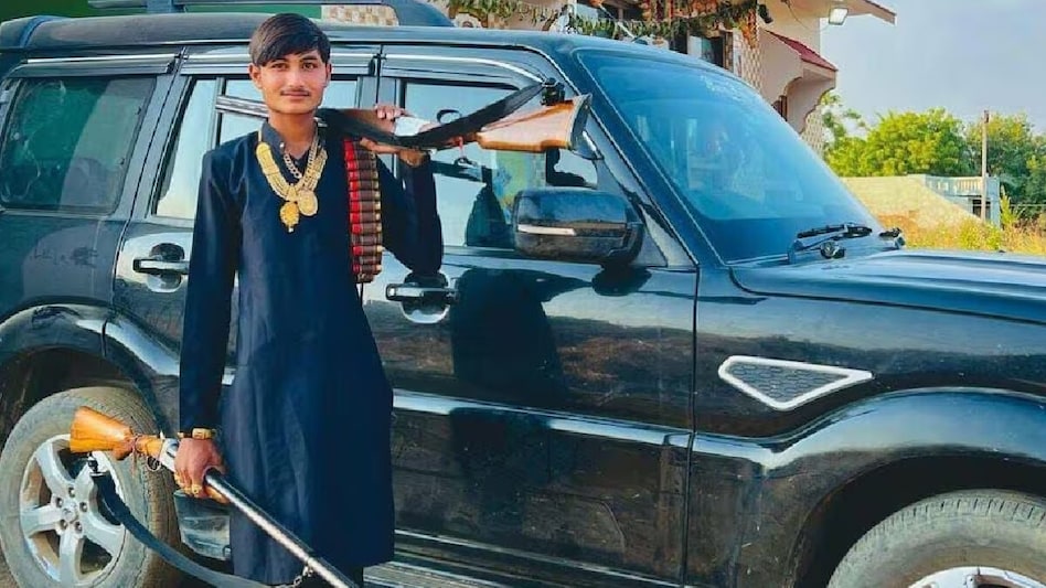 રાતોરાત સ્ટાર બનવાના અભરખામાં યુવાને Instagram માં હથિયાર સાથે ફોટો અપલોડ કર્યો, પોલીસે સીન વીખી નાખ્યો gujarattak