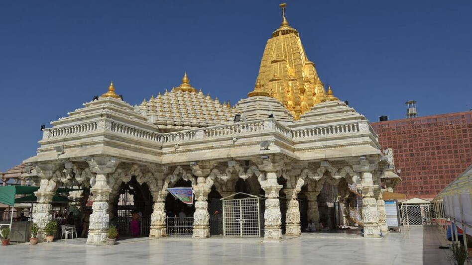 Ambaji: પ્રસાદ વિવાદ મામલે હવે વિશ્વ હિન્દુ પરિષદ મેદાને, કરશે ધરણાં પ્રદર્શન gujarattak