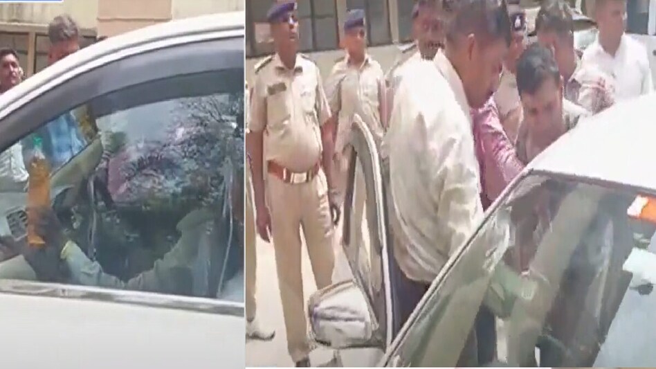 શહેરા તાલુકાના પંચાયતના વિરોધ પક્ષના નેતા જે. બી. સોલંકીએ કલેક્ટર કચેરીમાં જ કર્યો આત્મવિલોપનનો પ્રયાસ , જાણો શું છે કારણ gujarattak