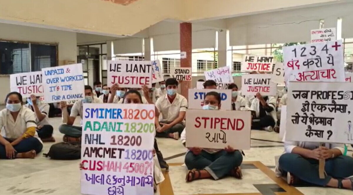 Surendranagar : સી.યુ.શાહ મેડિકલ કોલેજના ઇન્ટર્નશીપ કરતા ડોકટરો ઉતર્યા અચોક્કસ મુદતની હડતાળ પર , જાણો શું છે મામલો gujarattak