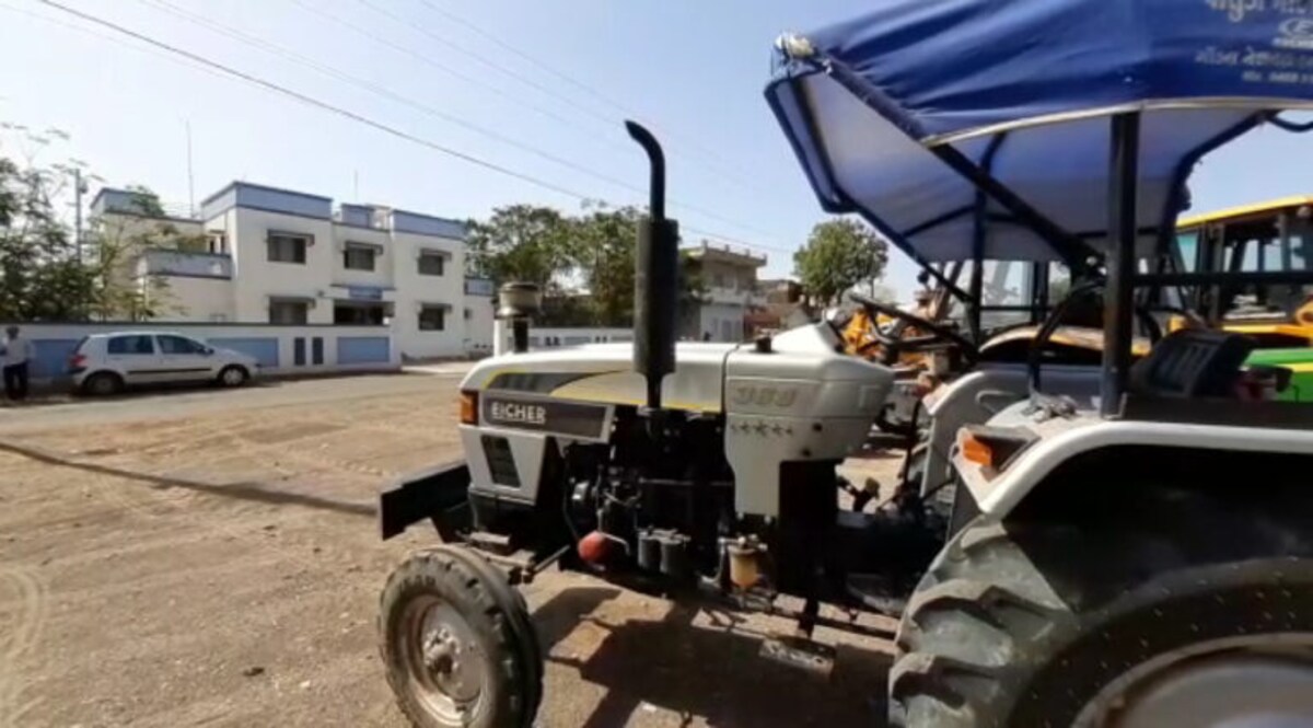 રેત માફિયાઓ પર અમરેલીમાં મોટી કાર્યવાહીઃ JCB, ટ્રેક્ટર સહિત મોટો મુદ્દામાલ જપ્ત gujarattak