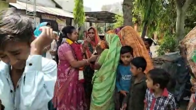 શિક્ષકની બદલી થતા ના માત્ર બાળકો આખું ગામ રડ્યુંઃ પંચમહાલના જુઓ આ ભાવુક દ્રશ્યો gujarattak