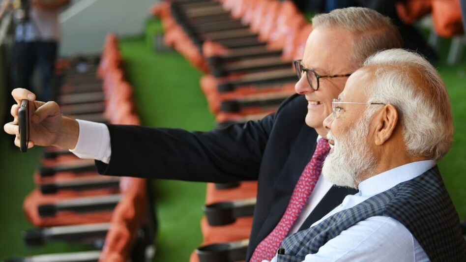 એક સેલ્ફી થઈ જાય… NAMO સ્ટેડિયમમાં મેચ જોતા ઓસ્ટ્રેલિયન PMએ PM મોદી સાથે સેલ્ફી ખેંચી gujarattak