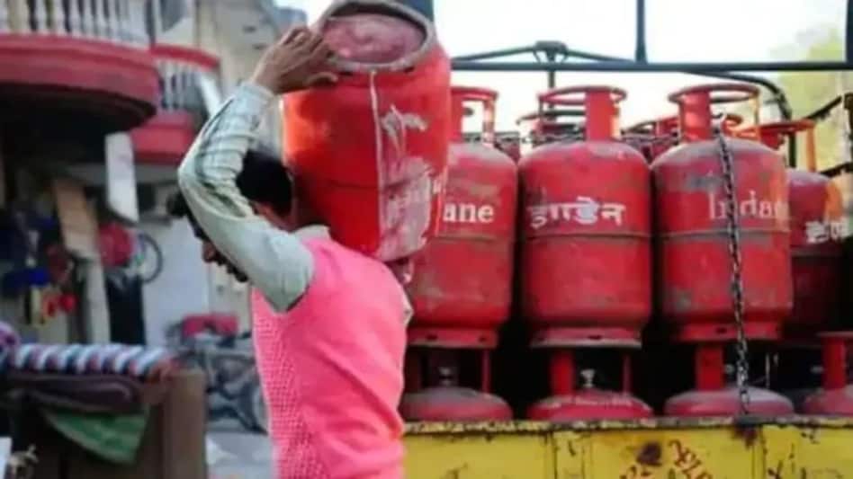 ફરી સસ્તા થશે ગેસ સિલિન્ડર, 9.5 કરોડ લોકોને થશે સીધો ફાયદો gujarattak
