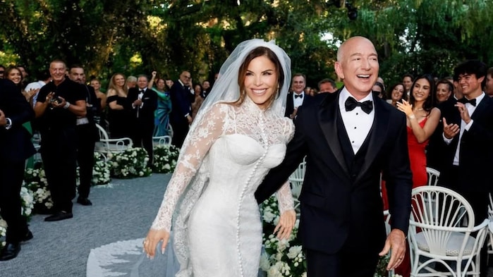 Lauren Sanchez marries Jeff Bezos in an elegant lace Dolce & Gabbana wedding gown