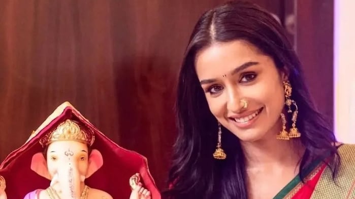 The silk and zari pleats that encaptures the spirit of Maharashtra