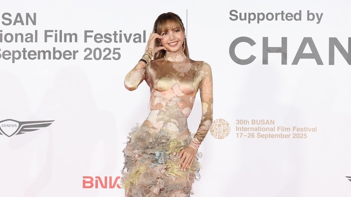 Lisa is ethereally elegant in a dreamy floral Maison Margiela Artisanal creation at the 2025 Busan International Film Festival