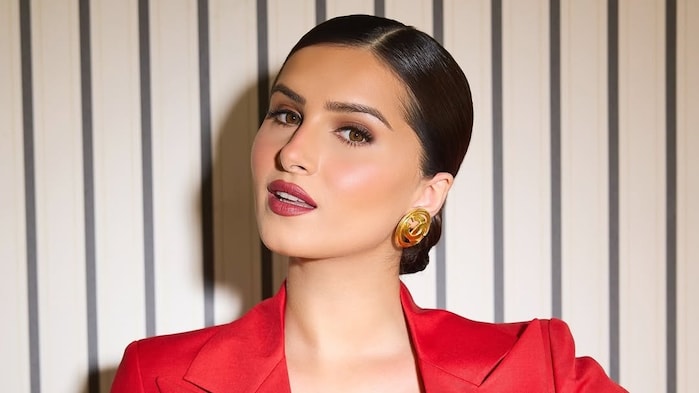 Get your Christmas glam on, the celebrity way with these holiday-inspired beauty looks
