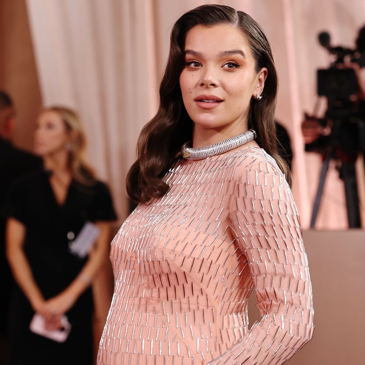 Golden Globes 2026: Hailee Steinfeld debuts her baby bump on the red carpet 