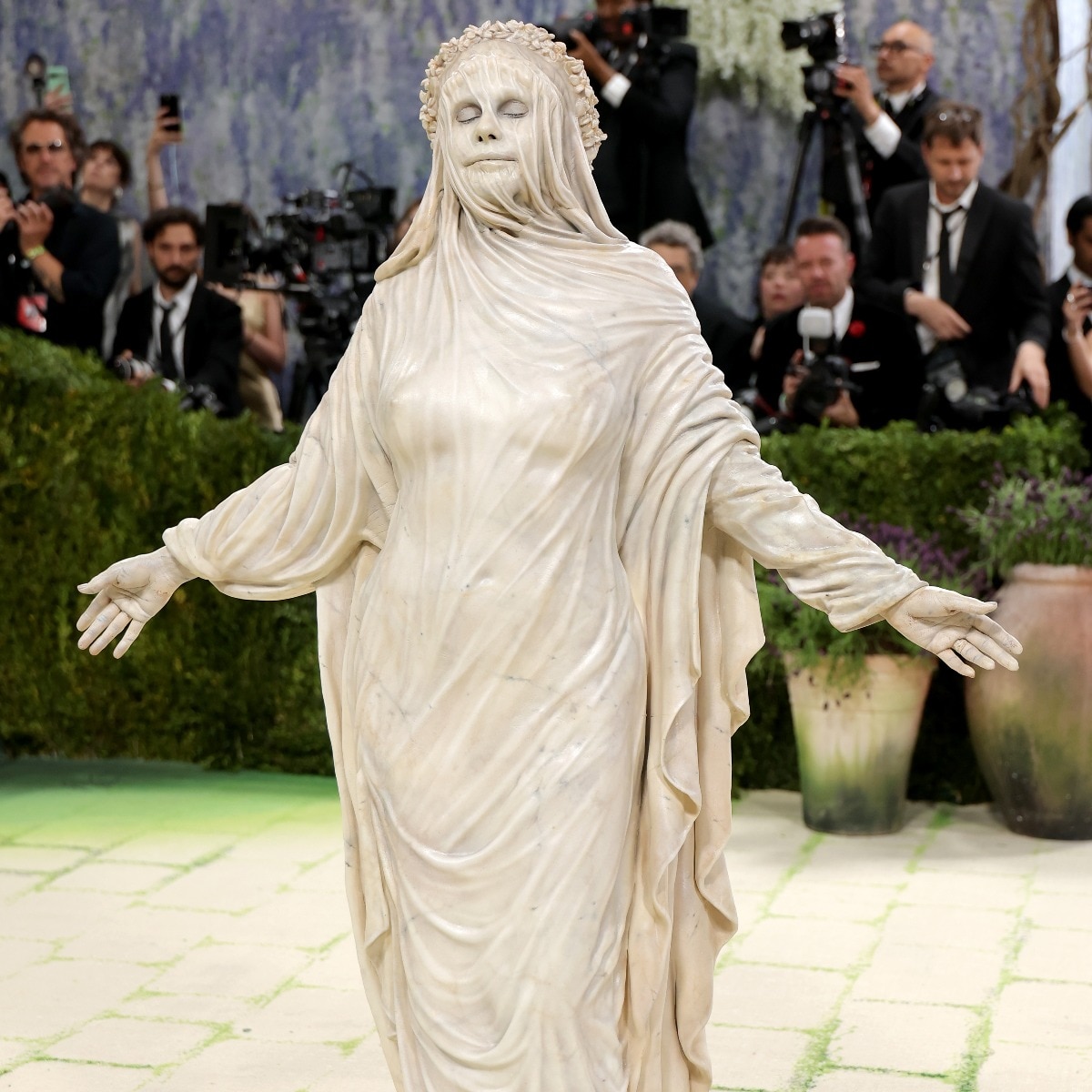 Met Gala 2026: Heidi Klum transforms into a statue