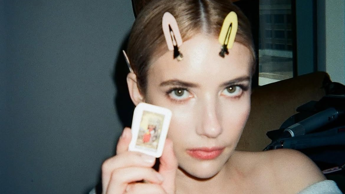 From Dua Lipa to Emma Roberts, all the cool girls tarot now