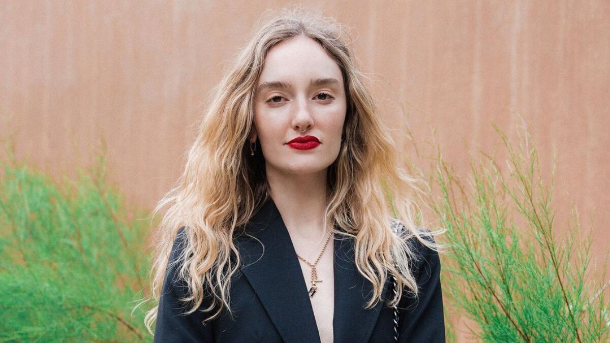 Making peace with going gray - Harpers bazaar