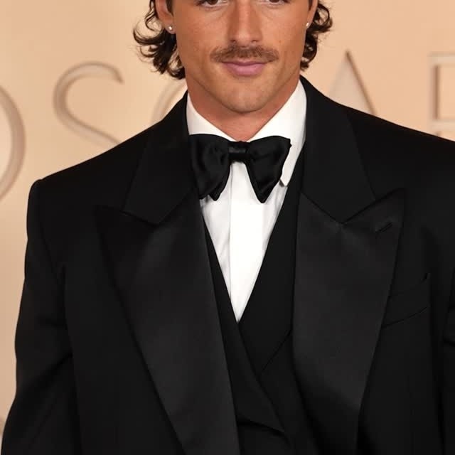 Jacob Elordi keeps it sharp in Bottega Veneta tailoring at the 2026 Oscars