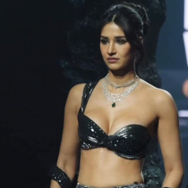 Indriya Aditya Birla Jewellery and Amit Aggarwal bring sculptural diamonds to the runway at Lakmé Fashion Week