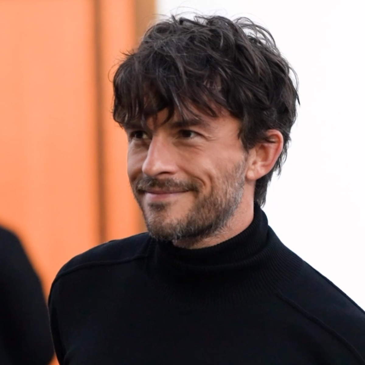 Jonathan Bailey's Burberry moment is fashion perfection
