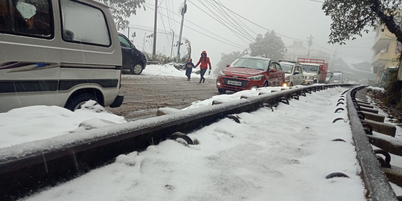 दार्जिलिंग के घूम में बर्फबारी