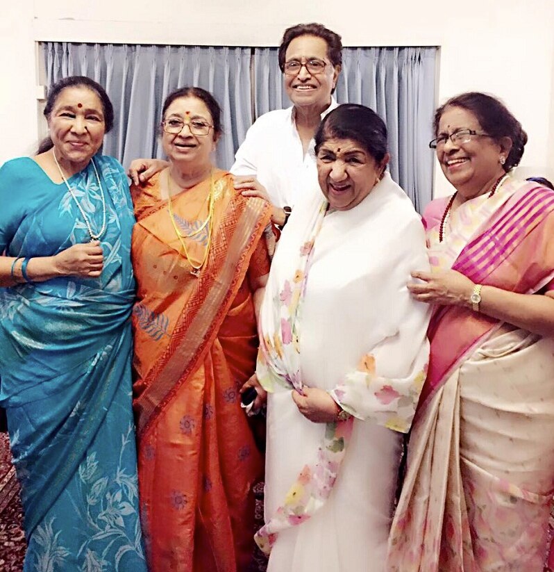 Lata Mangeshkar with siblings