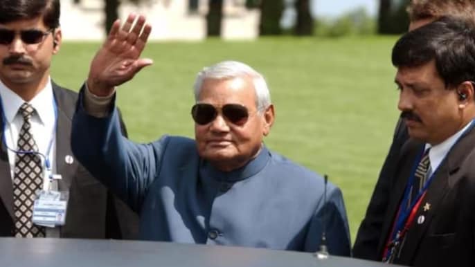 पाकिस्तान की प्रधानमंत्री को भी दे चुके हैं संदेश  पाकिस्तान की प्रधानमंत्री को भी दे चुके हैं संदेश