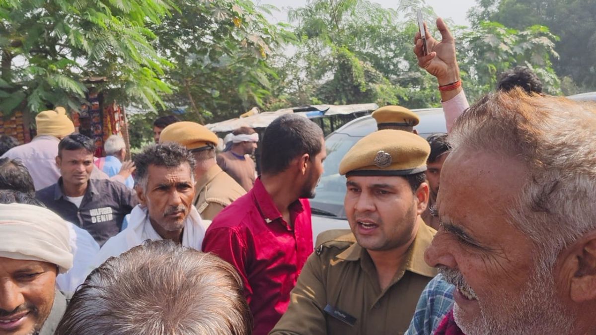 ब्लैक में खरीदनी पड़ रही फसलों के लिए खाद